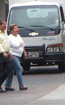 Guayaquil, die Fettsucht spaziert
                          berall, auch beim Metrobus