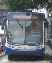 Guayaquil, un bus moderno de la Metrova con el
              trmino "Terminal Daule"