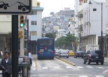 Y r�pido es el r�pido metrob�s, mucho m�s
                          r�pido que todos los autos