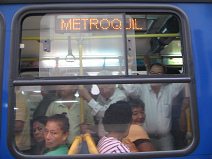Guayaquil, indicaci�n de la palabra
              "Metroquil" a una ventana lateral