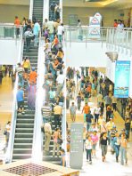 Guayaquil, "Terminal
                                    Terrestre", vista interior con
                                    clientes [9]