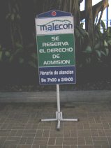 Guayaquil, malec�n 2000, placa con los
                        tiempos de atenci�n, 7-24 horas