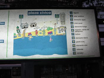 Malec�n 2000, placa con detalles
                                  de la Plaza C�vica