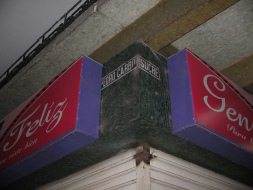 Centro de Guayaquil, se�ales de tr�nsito
                        Calle Sucre y Calle Pedro Carbo