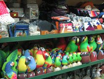 Kunsthandwerk
            im Promenaden-Einkaufszentrum, z.B. Papageien aus Balsaholz