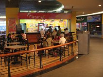 Guayaquil, Terminal Terrestre en la
                        madrugada, los restaurantes estn cerrados
                        todava, aunque las rejas ya son abiertas y los
                        restaurantes ya son iluminados (04)