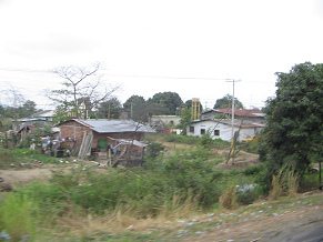 Pueblo de plantacin "El Mango"
                          (?) antes de Puerto Inca (carretera nacional
                          no. 25)