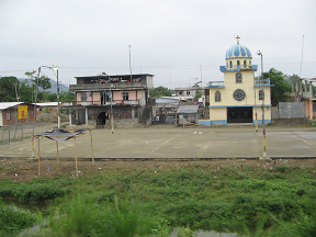 Naranjal-Machala, pasaje de un pueblo,
                          iglesia de frente
