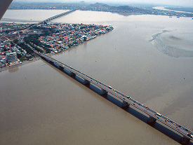 Guayaquil-Durn, el "Puente de la
                          Unidad Nacional", foto area