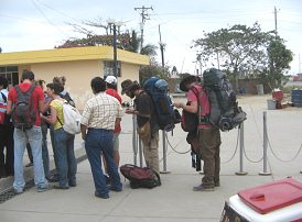 Ecuadorianischer Zoll, Gringos mit
                          grossen Ruckscken