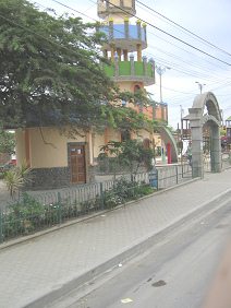 Huaquillas, Spielplatz mit Turm