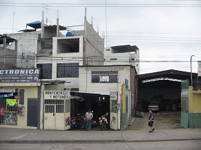 Machala,
                          hilera de casas