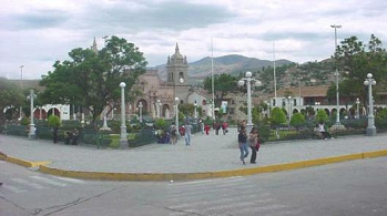 Plaza de
                          armas con catedral, Ayacucho
