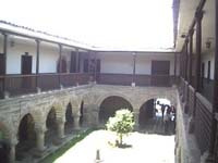 Herrenhaus "Boza und Sol�s"
                              01, Ayacucho, Innenhof