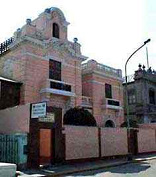 Fassade des C�ceres-Museums in
                            Ayacucho