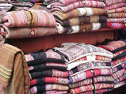 Kunsthandwerk: Textilien aus
                                Ayacucho: Pullover