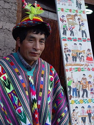 Sarhua, Indigena (Indio) mit bemalten
                          Tafeln