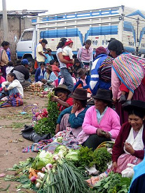 Huanta mujeres en el mercado
