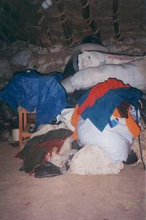 Casa de sal�n 02, bolsas con ropa