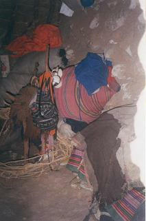 Casa de sal�n 04: Mochila y colchoneta para
                      dormir colgada