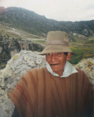 La cara del abuelo sin dientes