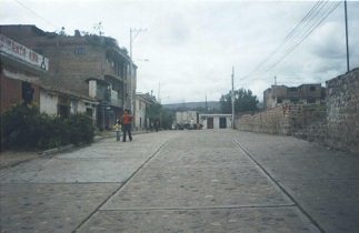 Plaza
                          Santa Ana, hilera de casas