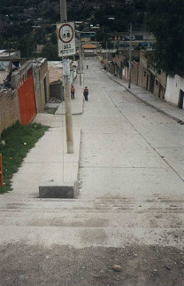 El
                        pasaje Alameda Bolognesi escarpada