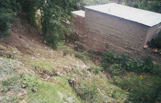 Casita al r�o seco sin ventanas