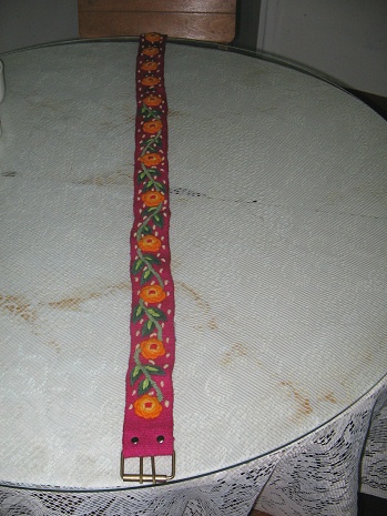 Cintur�n con flores con hebilla