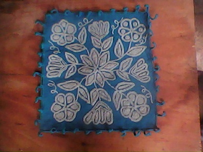 Cojin
                        bordado