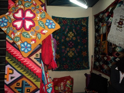 Tienda
                        con tapices 01