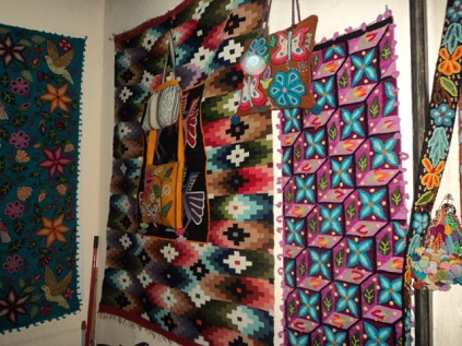 Tienda
                        con tapices 02