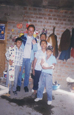 Foto de grupo con Ciriaco Sosa y con
                        Michael Palomino 01