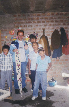 Foto de grupo con Ciriaco Sosa y con
                        Michael Palomino 02