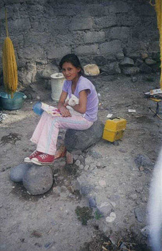 Ni�a del vecino con gato blanco 04