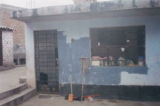 Jiron La Mar 425, old house front, missing
                        window panes