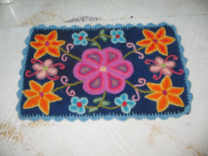 Kunsthandwerk aus Ayacucho: Kleine
                            Zierdecke in Blau