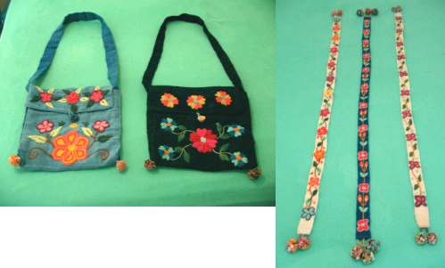 Kunsthandwerk aus Ayacucho: bestickte Taschen und
          B�nder