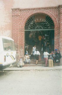 Markt "Santa Clara", Nebeneingang
                        am Jiron Carlos Vivanco