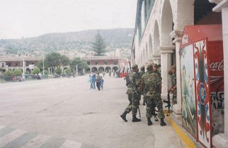 Plaza de Armas, Vorbereitung zur
                        Militrparade fr eine peruanische Fahne 02