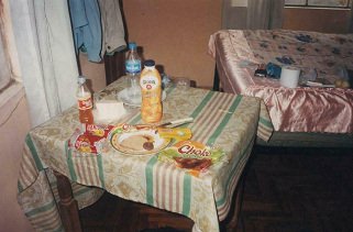 Hospedaje Caribe, table of the room with
                        food
