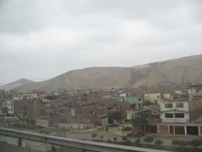 Panamericana Sur, vista a Lima y cerros
                          01