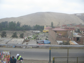 Panamericana Sur, vista a Lima y cerros
                          03