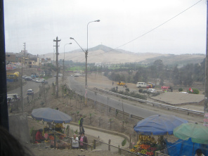 Panamericana Sur, vista a Lima y cerros
                          04