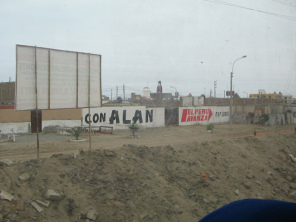 Panamericana Sur, lugar con calles en
                          tierra y con propaganda