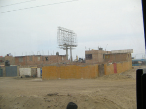 Panamericana Sur, lugar con calles en
                          tierra y con panel de propaganda vac�a