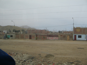 Panamericana Sur, lugar con calles en
                          tierra y con cerros 01