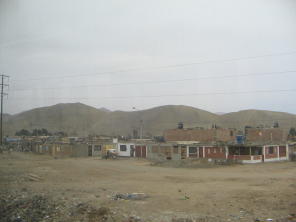 Panamericana Sur, lugar con calles en
                          tierra y con cerros 02