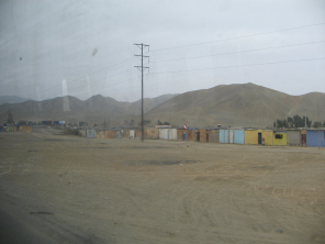 Panamericana Sur, lugar con calles en
                          tierra y con cerros 03