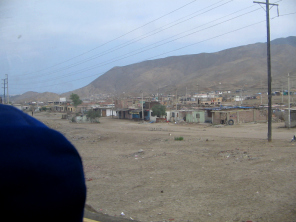 Panamericana Sur, lugar con calles en
                          tierra con cerros 01